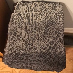 GUC Calvin Klein Gray Leopard Scarf